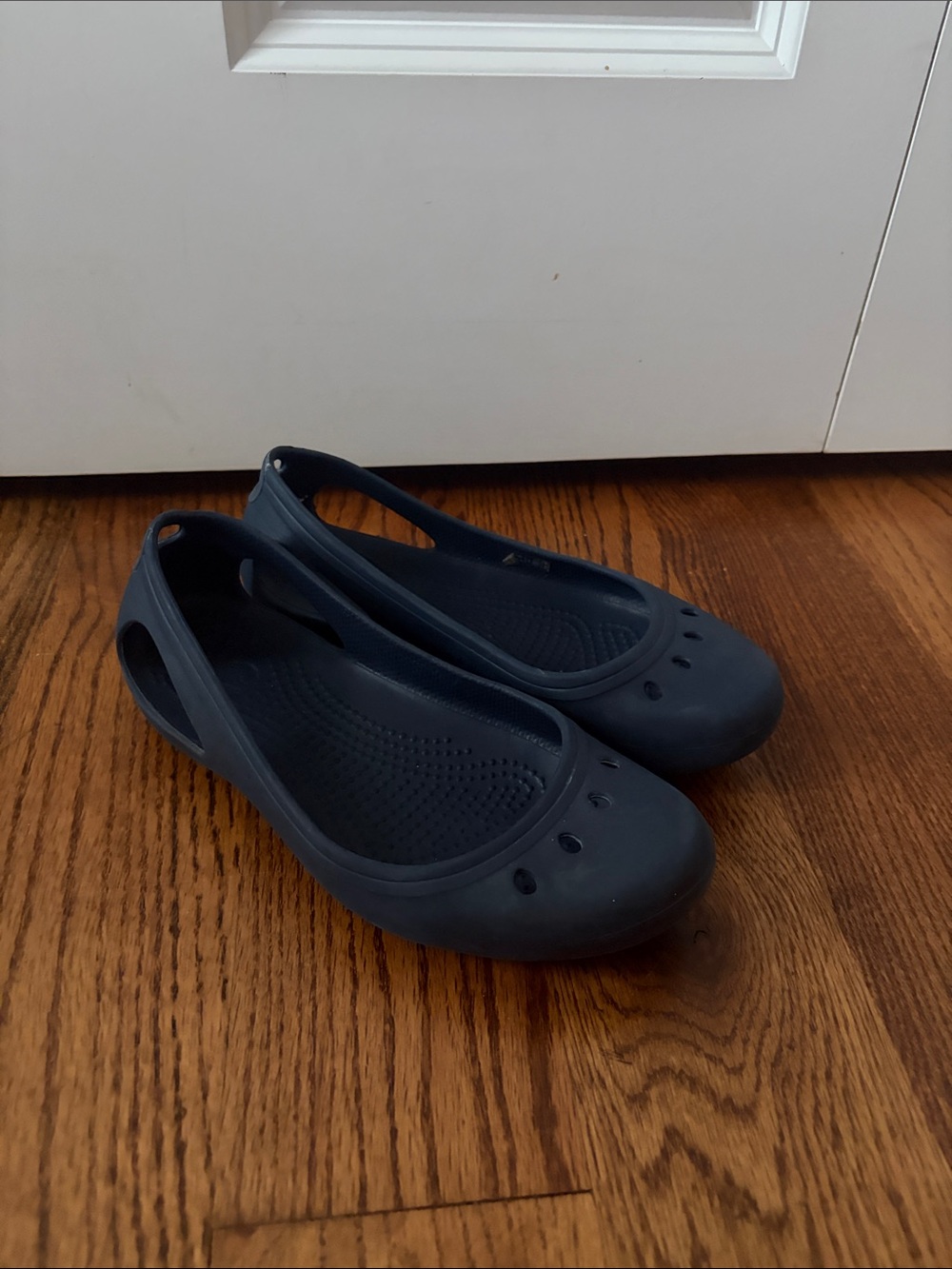 Crocs Navy Casual Slip-On Ballet Flats Women's Size 6